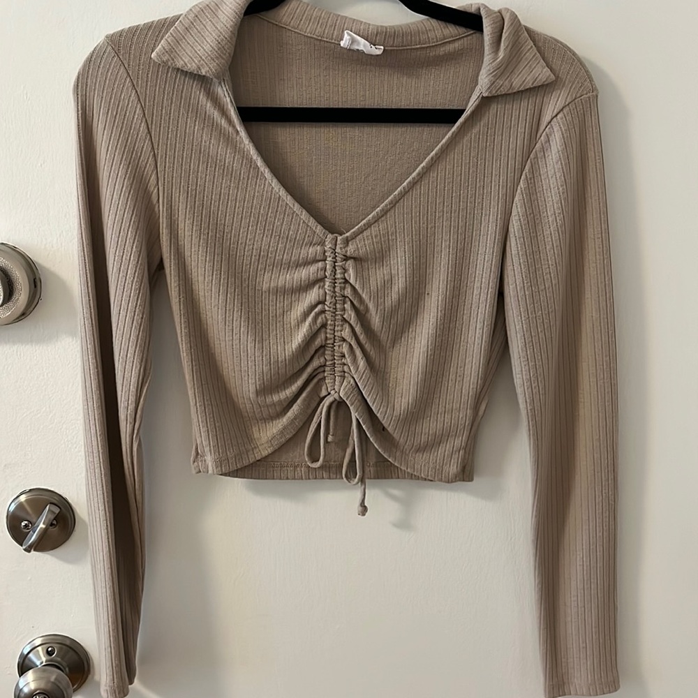 Light brown cropped v neck